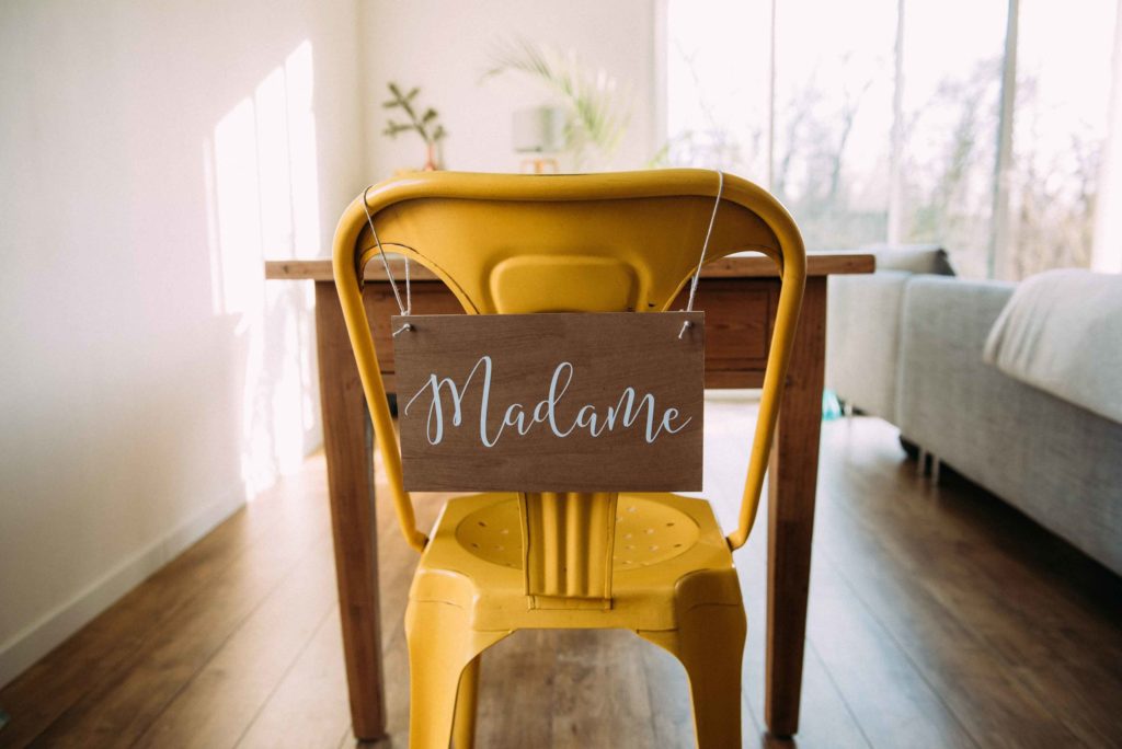 Panneau Madame pour chaise mariage