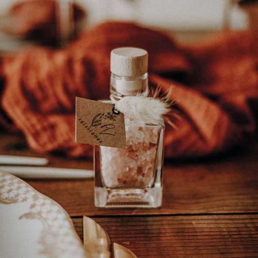 cadeau invites sel rose en flacon et bouchon bois